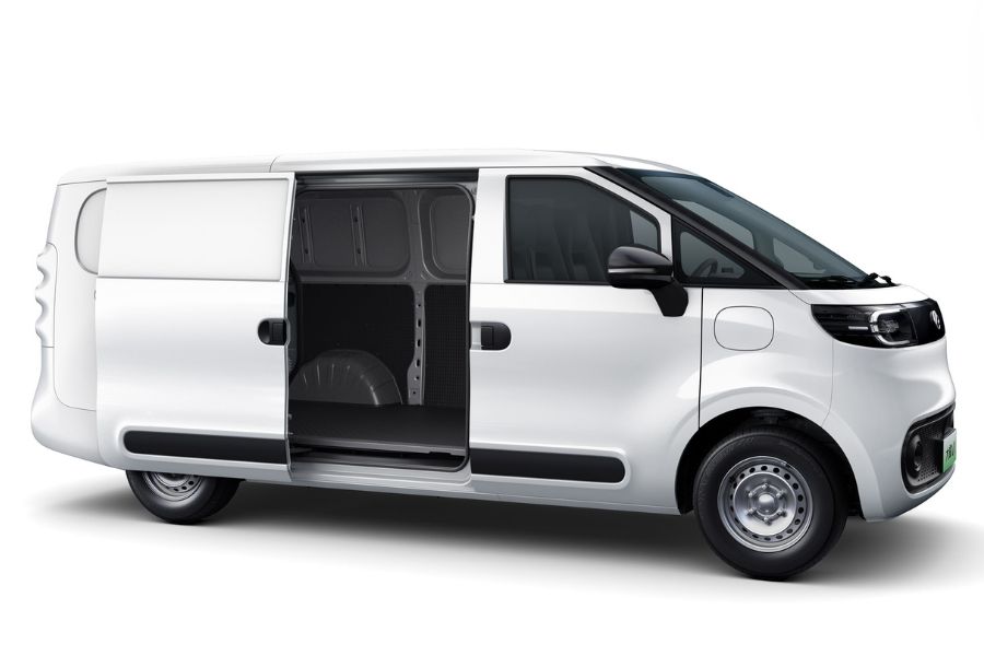 MAXUS E DELIVER 5 L1 ELECTRIC 120kW H2 Van 64kWh Auto